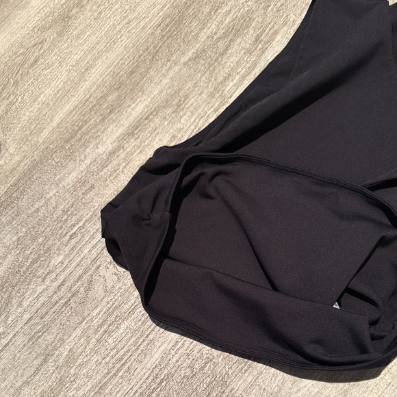 Babaton Black Sleeveless Tank Top - Picture 11 of 14